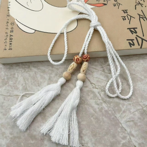 JIFANPAUL | White Knit Decorative Waist Accessory