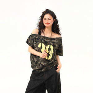 WILDAZI | Áo Thun Tay Ngắn Hình Chữ Camouflage Vai Không Đều Dáng Ôm