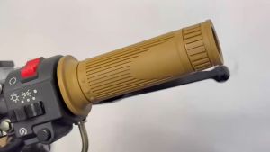 พักคันเร่ง ตัวล็อกคันเร่ง ล็อคคันเร่ง พักเร่ง มอเตอร์ไซค์ ที่จับคันเร่งมอเตอร์ไซค์ พักคันเร่ง พักมือเร่ง ตัวยึดคันเร่งของรถจักรยานยนต์ ที่ควบคุมคริปตันข้อมือ