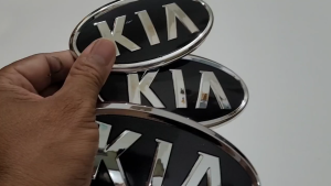<Logo> Logo dán keo 3M cho dòng xe Kia dán trước và sau. Có 3 kích thước khác nhau cho bạn chọn.