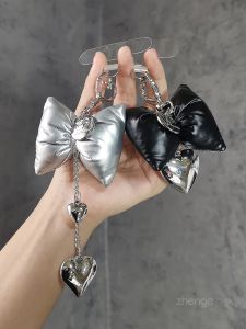 จี้โทรศัพท์มือถือสำหรับผู้หญิง จี้รูปผีเสื้อหัวใจสุดเก๋ไก๋ สไตล์อินส์ เครื่องประดับสร้างสรรค์ จี้โทรศัพท์มือถือ