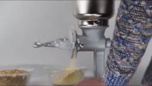 [GGJJ] เครื่องบดธัญพืช คุณสมบัติของหมุน 1 ลิตร รุ่น เครื่องบดข้าวโพด คุณสมบัติของหมุน 1 ลิตร รุ่น 1 ลิตร ถั่วลิสงเมล็ดธัญพืช วัสดุยา เครื่องบดมือ ความจุ 1 ลิตร บดละเอียดพิเศษ พริกไทยเบียร์มอลต์ สินค้าพร้อมส่ง