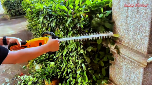 Cordless Portable Hedge Trimmer 20V in with Strong Power Rechargeable Brushless Lithium Battery Electric Shrub Dual Action Grass Trimmer Pruning Saw Multifunctional Heavy Duty Outdoor Garden Tools Household