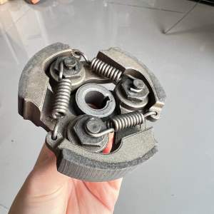 คลัทช์ ครัช NB411 รูเตเปอร์อย่างดี (พร้อมตลับใสรุ่น 3 ก้อน) ดำ/แดง