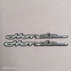 emblem tulisan Honda timbul bahan akrilik