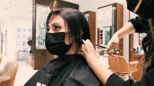 TONI&GUY กิ๊บปากจระเข้ แบบติดแน่น แพ็ค 6 ตัว ผิวเรียบมัน ขนาดยาว 11 ซม. ปากกว้าง 85 องศา ไม่เลื่อนหลุด ไม่กินเส้นผม ปรับระดับตามปริมาณเส้นผมได้ มุมปากโค้งมน ผลิตจากวัสดุคุณภาพเกรด A ร้านเสริมสวย ซาลอน บาร์เบอร์ ช่างตัดผมมืออาชีพเลือกใช้ - สีดำ