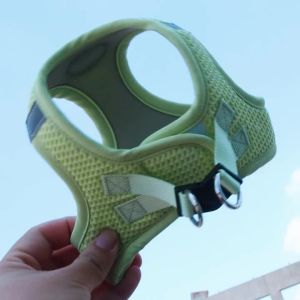 ชุดสายรัดสำหรับสุนัขและแมวพร้อมสายจูง ชุดเสื้อกั๊กสำหรับสัตว์เลี้ยงระบายอากาศได้สำหรับสุนัขและแมวขนาดเล็กและกลาง อุปกรณ์เสริมสำหรับสุนัขยอร์คเชียร์