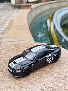 MAKEDA | 1:24 Charger SRT Hellcat Miniature Toys Diecast Alloy Model Car Doors Opened Front Wheel Steering Sound Light Toy Christmas Gift