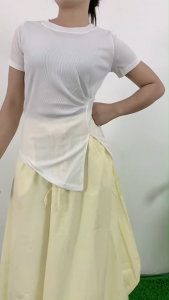 ชุดเซ็ตลำลอง ชุดเสื้อยืดสีขาว + กระโปรงเอวสูงดีไซน์เก๋