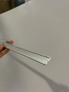 U Rail / Rel Bawah Etalase panjang / Sliding Lemari HARAP DIBACA SEBELUM CHECKOUT MOHON UNTUK MENCANTUMKAN UKURAN POTONG SEBELUM ORDER DENGAN MAKSIMAL 15M Warna Silver Gratis Packaging yang aman