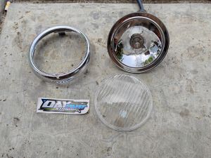 KACA LAMPU UTAMA BATOK C 70 SET REFLEKTOR DAN LIST  UK UKURAN DIAMETER 45 INCH REFLEKTOR LAMPU DEPAN C70 ASTRA S90 UKURAN 45 INCH KACA LAMPU DEPAN HONDA C 70 REFLEKTOR LAMPU DEPAN C70 KACA HEADLAMP HONDA ASTRA S 90