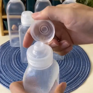🐻DAILY2U🐻 1000ml/500ml/300ml Kitchen Squeeze Oil Bottle Dispenser Oil Spray Bottle Condiment Cooking Baking Ketchup Mustard Vinegar Olive Oil PP5 Leak-proof bottle