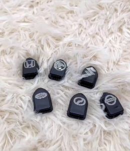 Móc xe tay nắm ghế xe hơi móc áo móc xe Móc Treo Gắn vào chỗ tựa đầu mini với logo xe hơi sáng