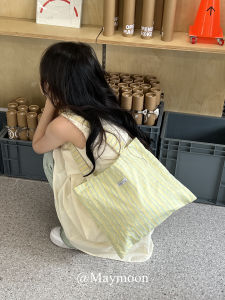 กระเป๋าผ้าใบสะพายไหล่ลายทางสีเหลืองและสีน้ำเงินสไตล์เกาหลีและญี่ปุ่นขนาดใหญ่สำหรับผู้หญิง กระเป๋าถือทรงโต้กลับ กระเป๋าใส่ของแบบลำลอง