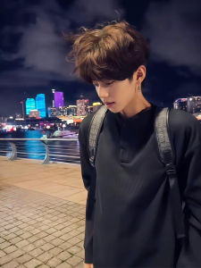 เสื้อยืดคอกลมแขนยาวผู้ชายสไตล์อเมริกัน เสื้อสเวตเตอร์ฤดูใบไม้ร่วงสำหรับเยาวชน ทรงหลวม ผ้าฝ้ายผสมโพลีเอสเตอร์