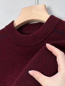 ROMON | เสื้อสเวตเตอร์คอปกกลมผ้าขนสัตว์สีแดง ผ้าขนสัตว์แท้ แฟชั่นฤดูหนาว ปี 2024 สำหรับผู้ชาย รุ่นใหม่ คอลเลกชั่นฤดูใบไม้ผลิ 2023