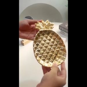 Piring Emas Nanas: Dekorasi & Aksesoris Tempat Makan