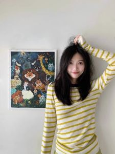 แขนยาวลายทางสีเหลือง ผู้หญิง เสื้อยืด สลิมฟิต เสื้อฐาน เสื้อท่อนบน ฤดูใบไม้ร่วง 2023 ใหม่ ดีไซน์ K-style Pure แฟชั่น