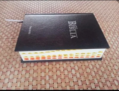 ANG BIBLIA TAGALOG COMPACT HARD BOUND 1982 EDITION LUMA AT BAGONG TIPAN
