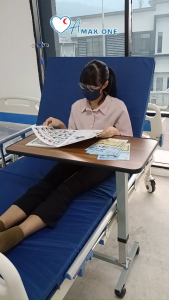 Height Adjustable Hydraulic OR Manual Overbed Table with Wheels – Hospital Bedside Table Meja Sisi Katil Pesakit