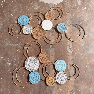 Eyre Nordic Cahaya Mewah Gaya Besi Tempa Hiasan Dinding Ruang Tamu Kamar Tidur Hiasan Dinding Kreatif Sofa Latar Belakang Dinding Dinding Liontin Besar