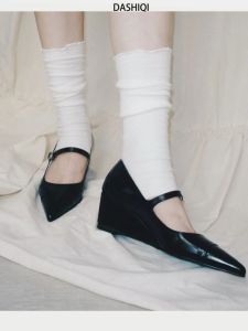 รองเท้าส้นสูง Mary Janes สีเงิน หนังแท้ สไตล์ฝรั่งเศส รองเท้าส้นแบนหัวแหลม ทรงหัวมน พื้นยาง รองเท้าผู้หญิง รองเท้าแฟชั่น