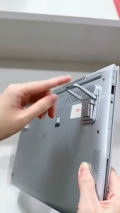 Giá Đỡ Laptop Dán Gập 2 Nấc 8°/13° – Đế Nâng 2.5–4cm Siêu Mỏng Tản Nhiệt Gập Ẩn Chống Trượt