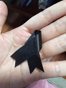 เข็มกลัดไว้ทุกข์ โบว์ไว้ทุกข์ไว้อาลัย 10 ชิ้น