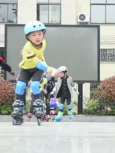 Paket Helm dan Dekker Sepatu Roda Anak / Scooter / Sepeda / Paket Helm & Deker Sepatu Roda Anak / Inline Skater Basic Protector