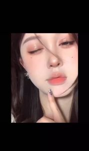 กระจกสองหัวสีแดง 2-in-1 สำหรับผู้หญิง ลิปกลอสน้ำและแสง ถ้วยกันนำไม่ติด ลิปสติก แต่งหน้าติดทนนาน เครื่องสำอาง