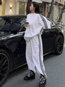 ชุดกีฬาแขนสั้นหลวมๆ สำหรับผู้หญิงในช่วงฤดูร้อน ชุดสองชิ้น ทรงหลวมๆ สไตล์ฮ่องกง ชุดกีฬาลำลอง สวมใส่สบาย