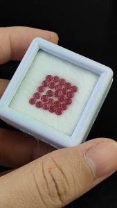 พลอยทับทิม(Natural Ruby) เผาเก่า สีแดงเลือดนก น้ำหนัก 4.04 กะรัต ขนาด 3 มิล จำนวน 25 เม็ด พลอยแท้จากบ่อซองเจีย มีใบรับประกันสินค้า