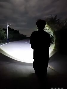 Lampu suluh super terang Torch light usb rechargeable Lampu Suluh super bright powerful with battery mini tactical flashlight waterproof Zoom Light