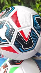 (สูบลมให้ พร้อมเล่น) ลูกบอล เบอร์5 ลูกฟุตบอลขนาดมาตรฐาน เบอร์5 หนังสังเคราะห์ football ราคาถูก พร้อมส่ง