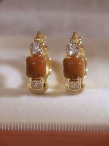 Sun with Me White Baihe Same Style Earrings Zircon Brown Earrings New Arrival Best Selling Hong Kong Style Retro Earclip Earrings Female