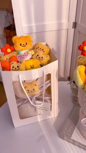 I Stationery ตุ๊กตาช่อดอกไม้ Butter Bear ช่อตุ๊กตา ของขวัญรับปริญญา วันวาเลนไทน์ พร้อมถุง และ การ์ด ของขวัญปัจฉิม ของขวัญวาเลนไทน์ ดอกไม้ให้แฟน