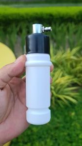 Bình phun sương của máy 5in1 máy hút mụn Alkato trong spa thẫm mỹ viện