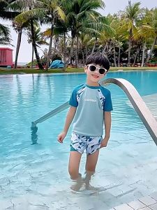 ชุดว่ายน้ําเด็กผู้ชาย