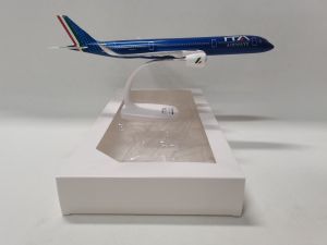 A350-900 Italy ITA Airways Plane Metal Alloy 1/200 Scale Airplane Diecast Model Miniature Aviation Aircraft Collected Gifts