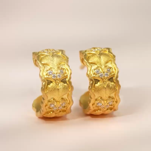 Chow Sang Sang 周生生 999 Pure Gold Gold Rhyme Ginkgo Leaf Diamond Earrings for Women 95806E