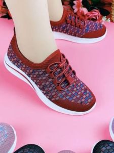 รองเท้ากีฬาสวมใส่สบาย พื้นนุ่ม กันลื่น สำหรับผู้หญิงวัยกลางคนและผู้สูงอายุ ฤดูใบไม้ร่วง 2024 รองเท้ากีฬาแบบสวมสบายสำหรับแม่