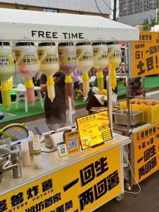 Hanging Squeeze Sauce Bottle Inverted Sauce Pump Hanging Inverted Sauce Bottle 3L 5.5L