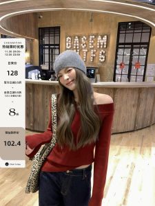 Áo Len Dệt Kim Màu Đỏ Hở Vai Tay Áo Ống Loe Ôm Vừa Vặn Thiết Kế Cổ Chữ V Cho Nữ Mùa Thu Phong Cách Đường Phố