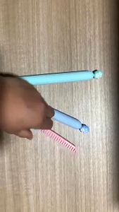 Lược Chải Tóc Mini Có Nắp Đậy Hình Chân Mèo Dễ Thương