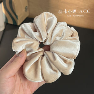 Glossy Velvet Hair Ties & Low Bun Hair Bands: A Fashionable Retro Look