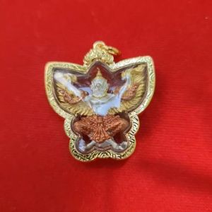 จี้ พญาครุฑ รุ่นหยุดนาค พ่อท่านเขียว วัดห้วยเงาะ สามกษัตริย์ พร้อมกรอบทอง ส่งเสริมพลังอํานาจบารมี ความสําเร็จในหน้าที่การงาน มีอํานาจ