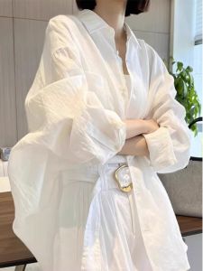 Áo Sơ Mi Trắng Rộng Rãi Thoải Mái Cho Nữ Mùa Xuân Năm 2024 Áo Khoác Ngoài Chống Nắng Phong Cách Pháp Cổ Polo Nút Đơn Dài Tay Thường