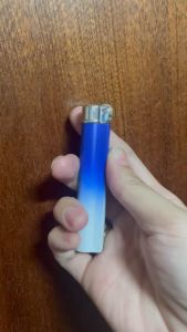 [HCM] Bật Lửa Gas Khè - Gas Đá Rãnh Tay Màu Cầu Vồng Kiểu Trụ Cơ Bản (Chọn Mẫu)