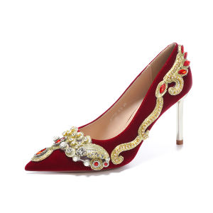 รองเท้าแต่งงานสีแดงสไตล์จีน ทรงหัวแหลม ด้านบนปักลาย ด้านในเป็นหนังวัว รองเท้าส้นสูงสวมใส่สบาย สำหรับผู้หญิง