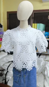 TUM BANGKRAUY - เสื้อลูกไม้แขนพอง สีขาว คอตั้ง อก 42 นิ้ว ทรงสวยเรียบหรู ใส่ออกงานได้ ใส่ไปงานมงคล No.9888